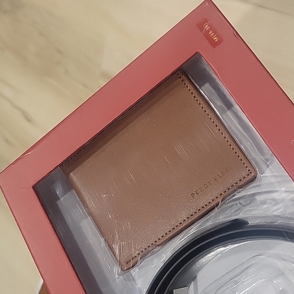 NEW! PERRY ELLIS Men's Reversible Leather Belt & Wallet 2pc Gift Set Medium. - Picture 3 of 5